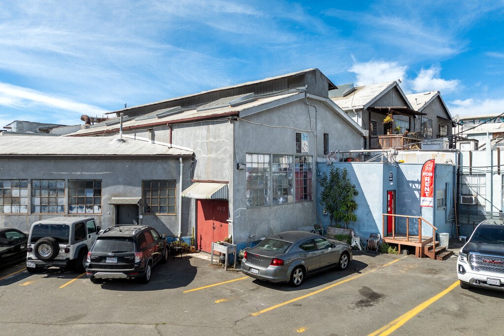 0BR/1BA Loft on San Leandro Street · Oakland photo 4